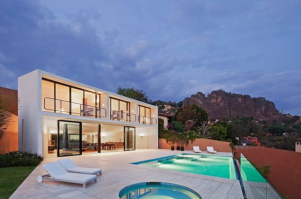 Thiết kế biệt thự 2 tầng tuyệt đẹp ở Valle de Bravo, Mexico.