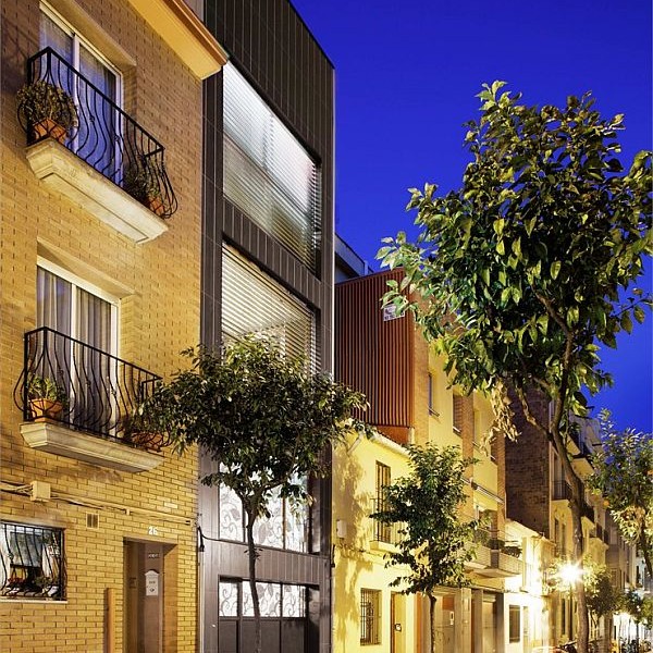 Thiết kế nhà phố hiện đại nhưng đơn giản của gia đình Barcelona