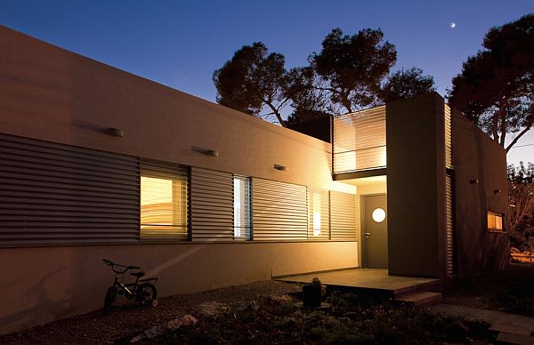 Thiết kế nhà phố đẹp tầng trệt vuông vắn ở Emek, Israel