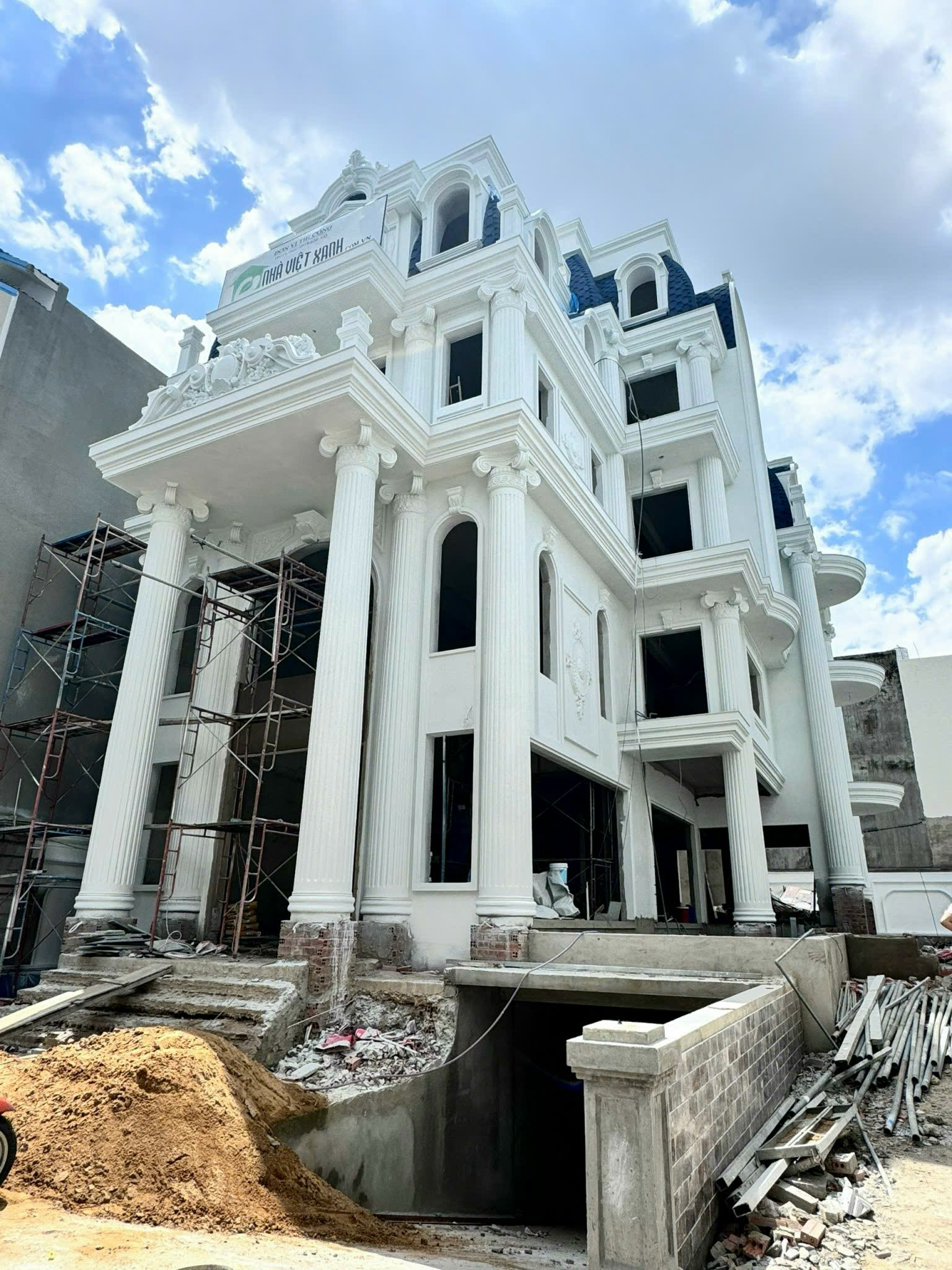 Nhà Việt Xanh Thiết Kế Biệt Thự Tân Cổ Điển